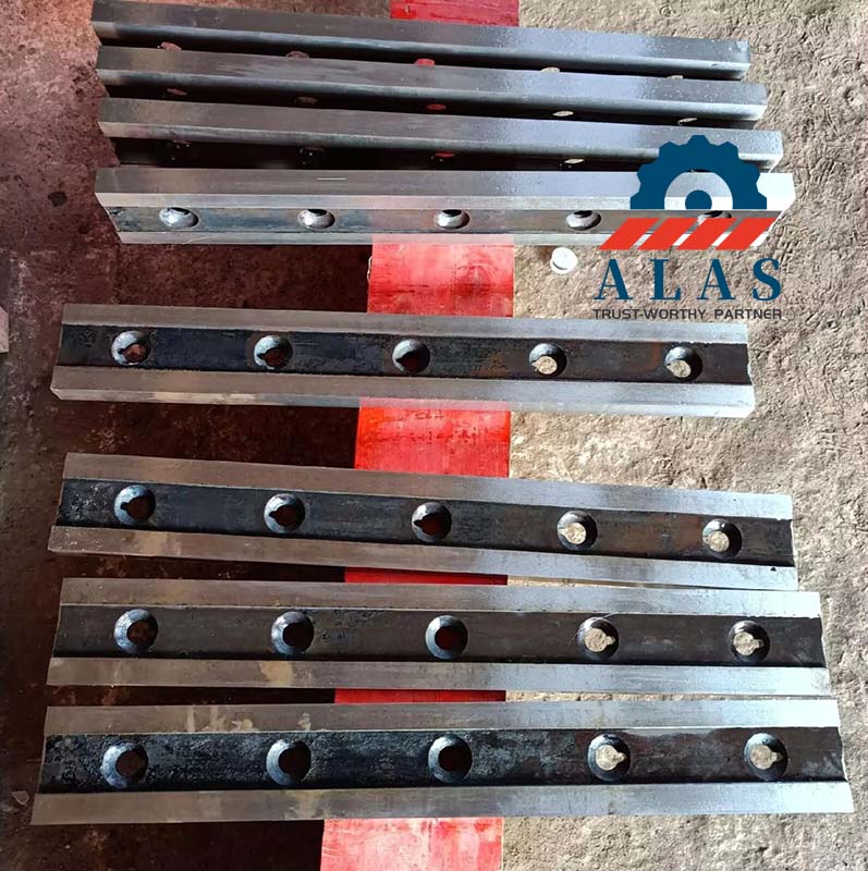 Standard straight edge guillotine shear blades with four usable cutting edges