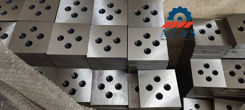 Heavy-duty 4-hole square rebar cutter blades manufactured with high-precision bolt positioning
