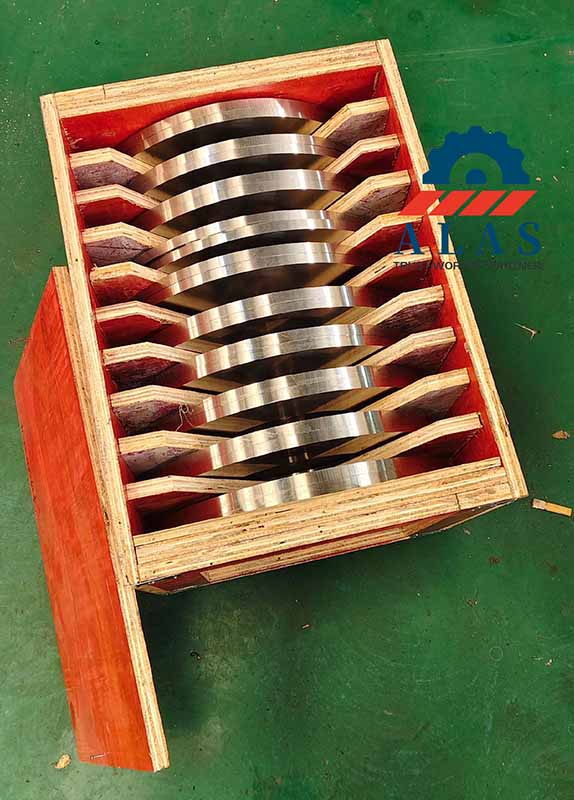 Oiled and protected LD alloy steel circular slitting blades individually secured inside heavy-duty export-standard wooden crates.