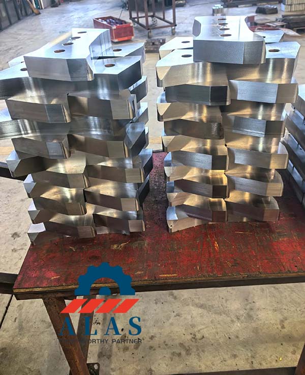Wholesale inventory of high alloy steel excavator attachment wear parts on factory assembly line