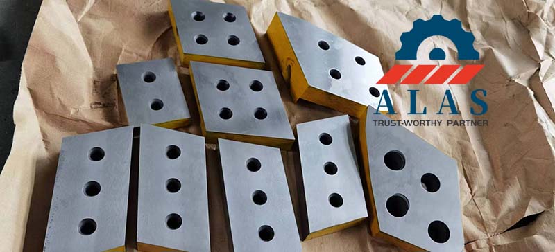 Symmetrical indexable cutting blades and guide blocks for Genesis GXP and GXT mobile shears.
