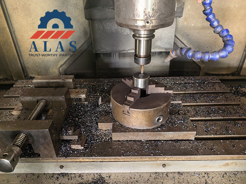CNC vertical machining center milling precise slotted hole for ironworker die set