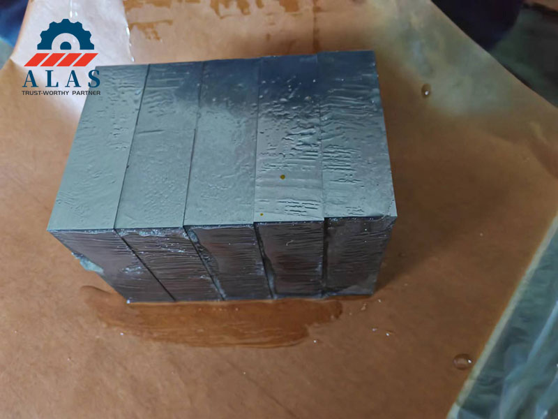 Bulk stock of ALAS rectangular rebar cutter blades with anti-rust protective oil coating