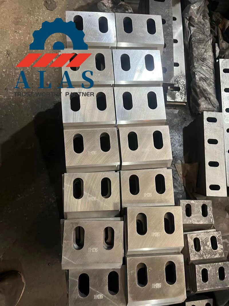 ALAS SKD11 steel staggered step granulator blades for heavy-duty plastic crushing and injection waste recycling
