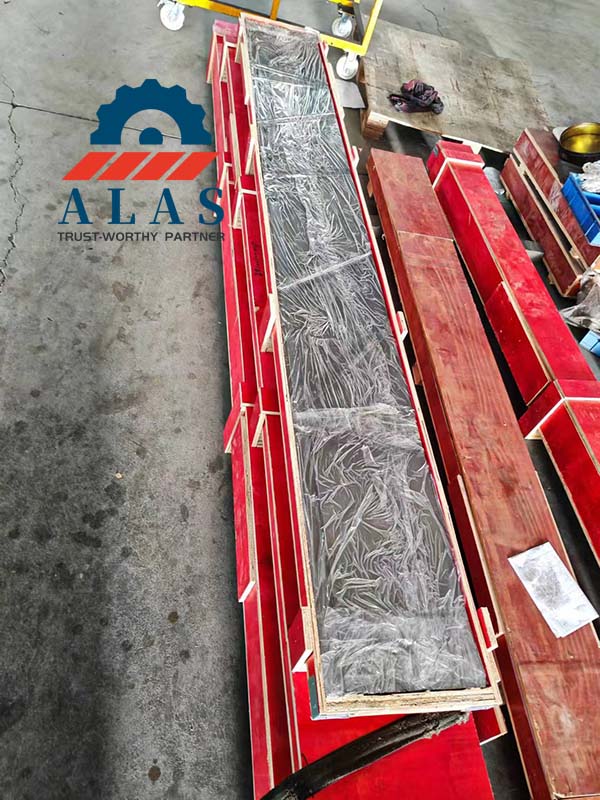 Heavy-duty press brake dies packed in reinforced maritime plywood crate