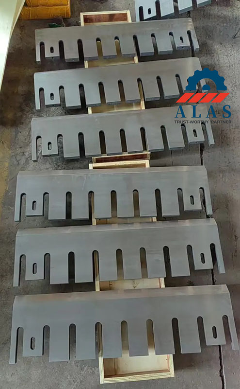Reinforced heavy-duty drum chipper blades designed for high-volume log feeds