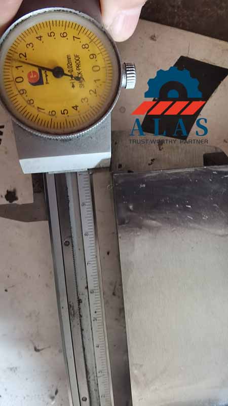 Strict quality inspection measuring the thickness tolerance of ALAS rebar cutter blade using dial caliper