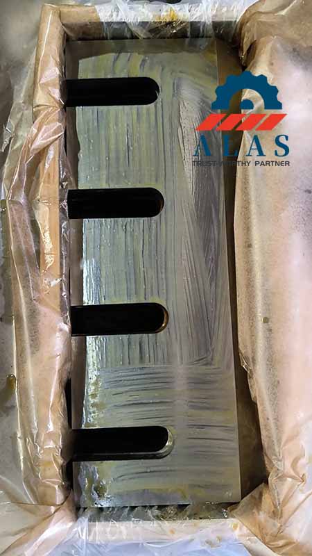Heavy-duty AISI H12 hot-work steel wood chipper blades coated with anti-rust oil inside standard export packing
