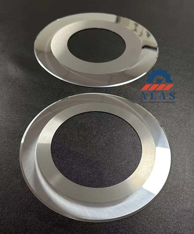 Super-finished mirror-polished top slitter knives with an ultra-low friction profile of Ra less than 0.1 microns to prevent organic paper fiber pick-up