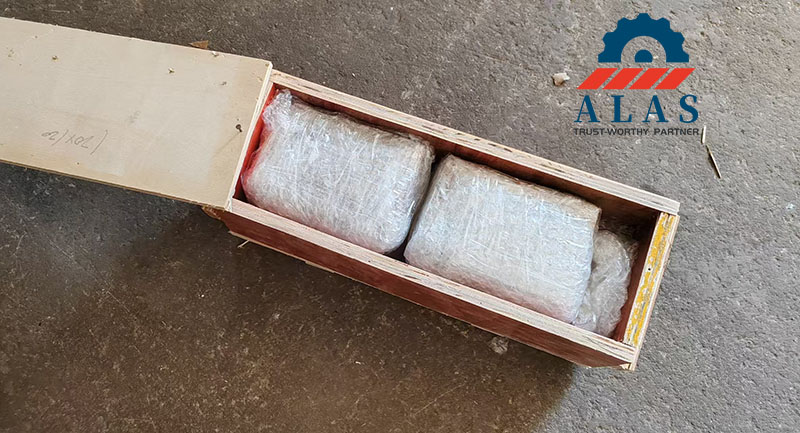 Export-grade wooden crate packaging for rebar cutter blades