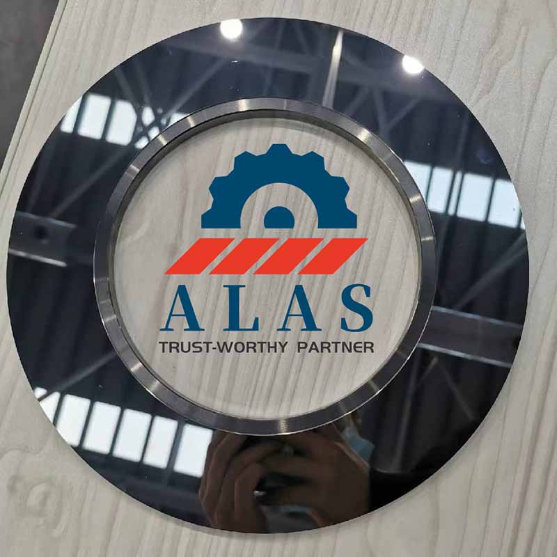 An ultra-mirror polished LD+Ni modified alloy slitting blade demonstrating low surface roughness to eliminate material sticking and scratching.