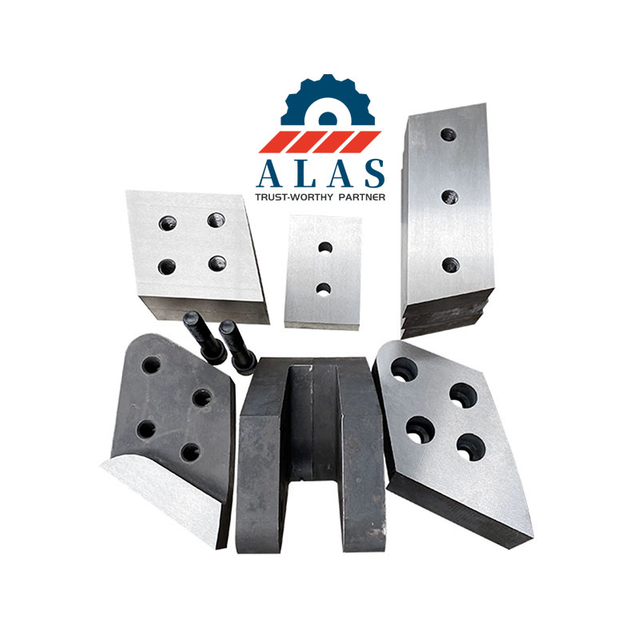 Complete replacement blade kit including primary knives, guide blocks, and piercing tips for hydraulic excavator shears