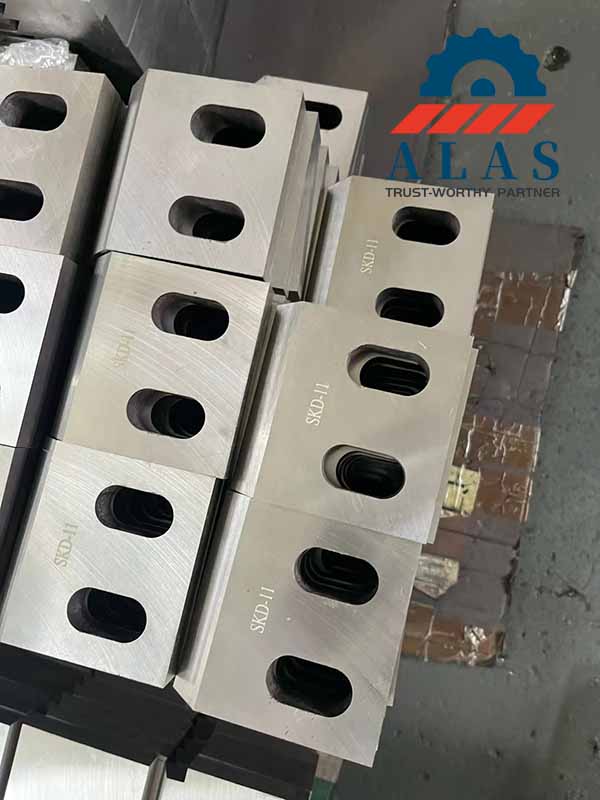 Vacuum heat treated SKD-11 plastic grinder blade with laser marking