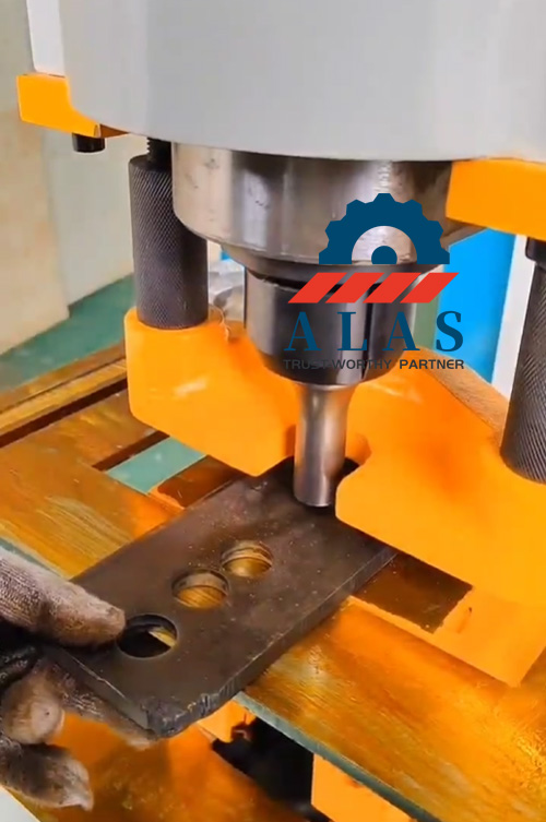 Heavy-duty ironworker round punch and die fabricating bolt connection holes on thick carbon steel