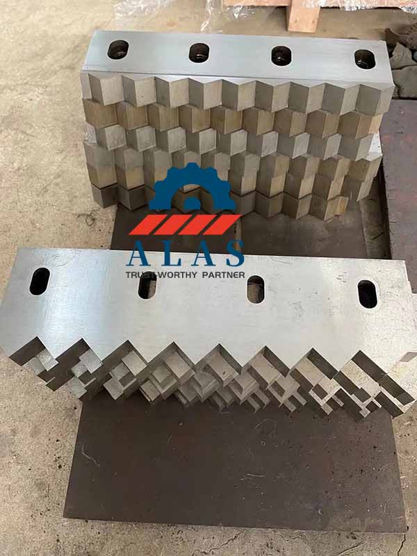 Stack of ALAS machined serrated bed knives with elongated bolt slots for single shaft shredders