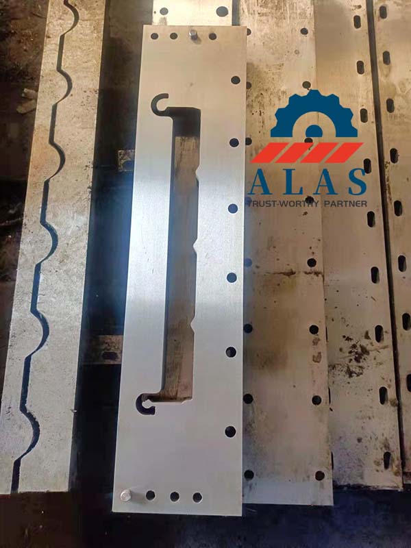 Segmented split-block assembly for standing seam and Klip-Lok shearing profiles