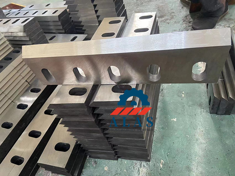 Factory inventory of ALAS heavy-duty flat plastic crusher blades made of SKD-11 steel for rigid PET bottle recycling