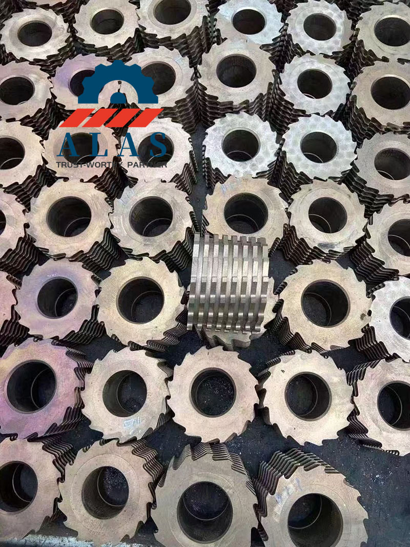 Custom manufacturing of multi-claw rotary knives and blades for plastic recycling shredder