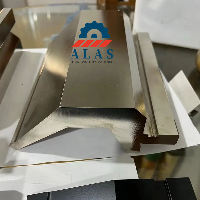 Front view of finished ALAS 42CrMo through-hardened upper die tool showing mirror-like CNC surface grinding