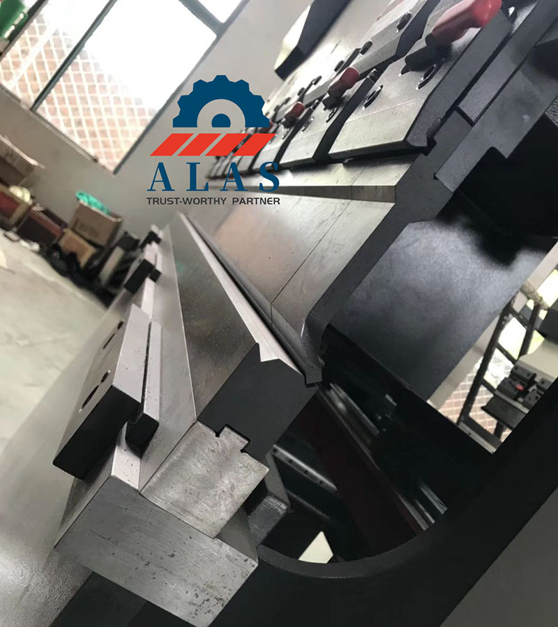 ALAS 4-way press brake die block installed on a hydraulic bending machine bed, showing multi-V precision tooling