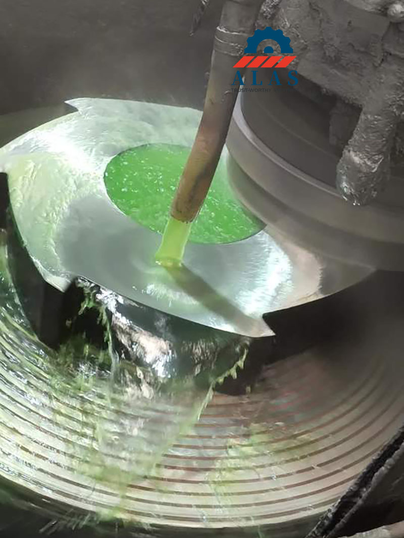 shredder-blade-coolant-grinding-process