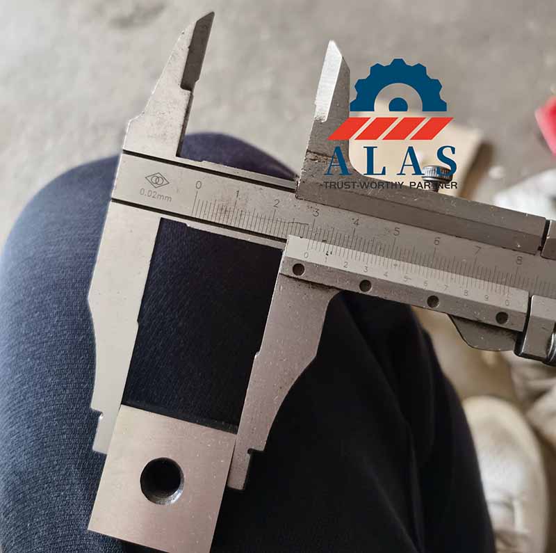 Measuring the block width of a square rebar cutter blade using a precision vernier caliper to verify geometric fastening profiles.