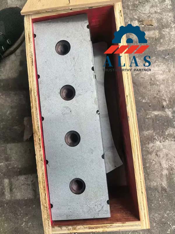 Industrial shear blades packed in ISPM 15 standard export wooden case for sea freight