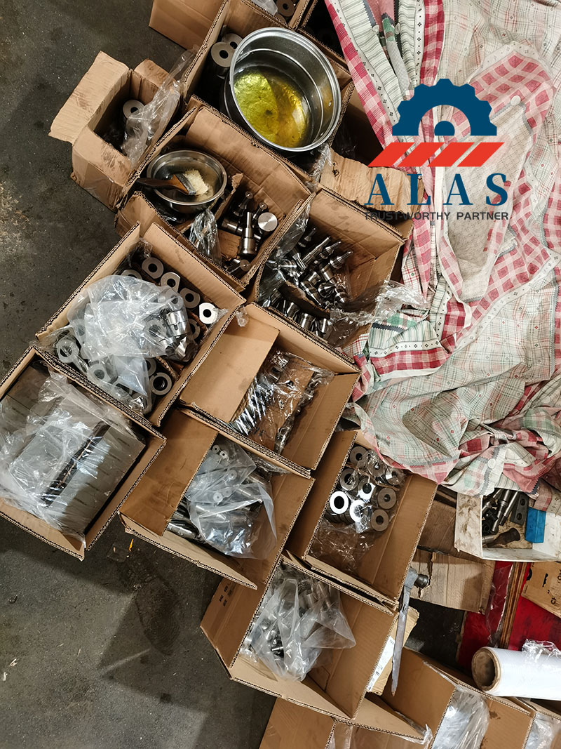 ALAS Ironworker Parts Export Packaging & Shipping Preparation Heavy-duty replacement ironworker parts packaged in secure boxes with industrial anti-rust oil treatment at ALAS workshop