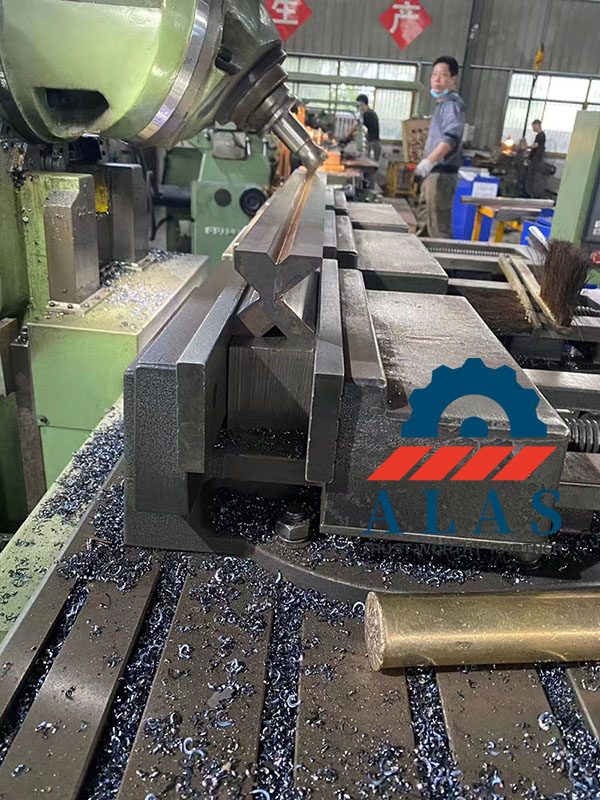 ALAS factory factory multi-axis CNC surface grinding machine processing a segmented multi-V die block