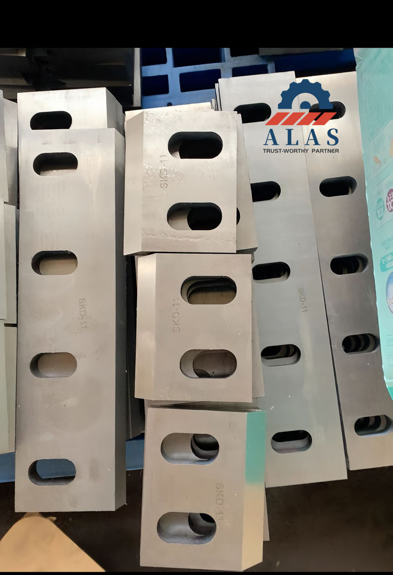 SKD-11 tool steel granulator knives manufactured by ALAS