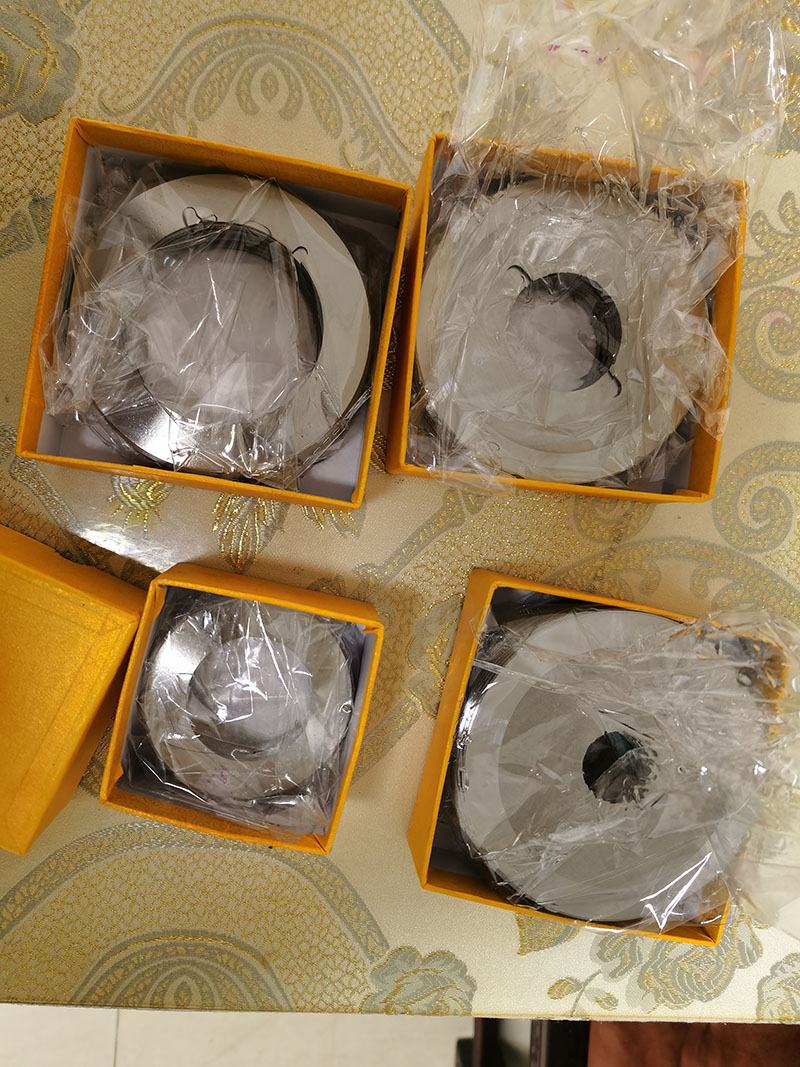 circular-knives-packaging-in-box