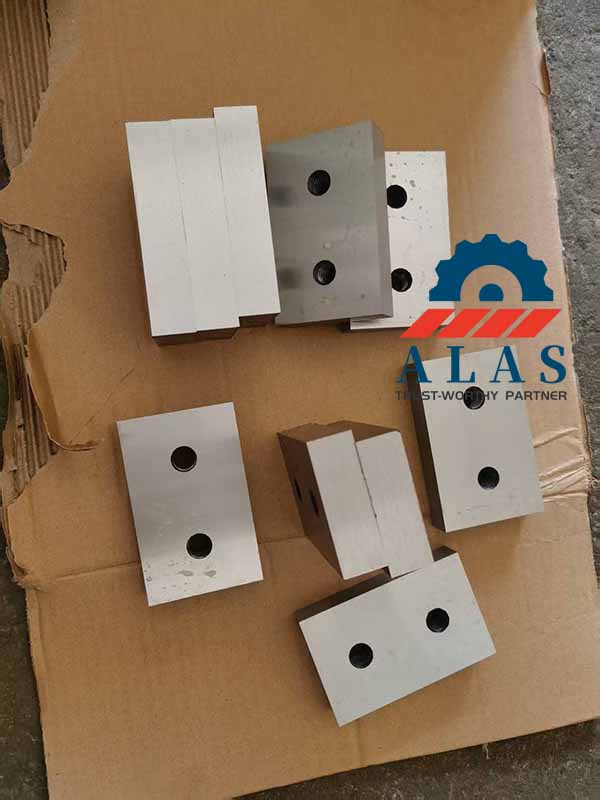 Precision-ground H13 bar cutter blades undergoing quality control for flatness and linear parallelism metrics.
